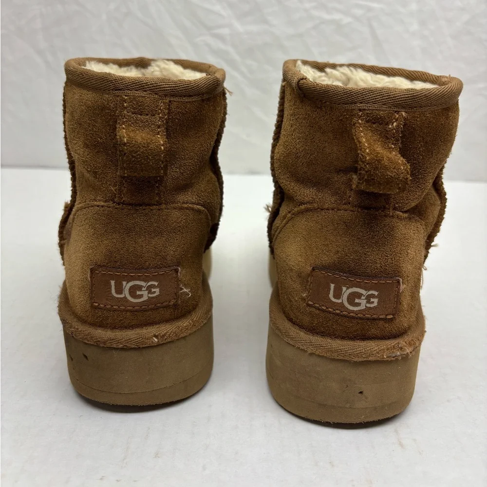 Ugg platform tang boots little girl sz2